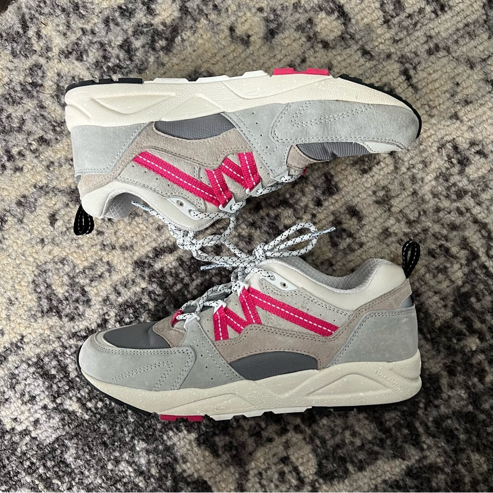 NWOT Karhu Fashion 2.0 Dawn Blue / Rainy Day